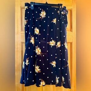 Banana Republic skirt size 8 navy with side zip and pockets